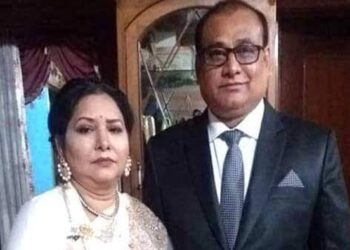 নারায়ণগঞ্জ আদালতে স্ত্রীকে নিয়ে পিপির আত্মসমর্পণ