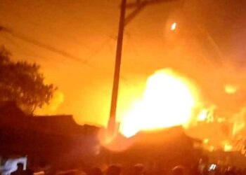 ফতুল্লার গ্যাস সিলিন্ডার গোডাউনে আগুন