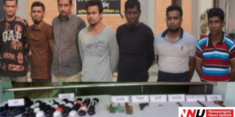 অস্ত্র ও ককটেলসহ ৭ ডাকাত গ্রেফতার