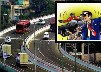 রূপগঞ্জ ফ্লাইওভারে চেয়ারম্যানের ৭০ লাখ টাকা ছিনতাই