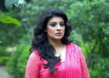 কম বয়সি এক ছেলের প্রেমে পড়েছেন মৌ !