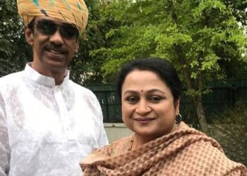 যাকে দেখে ভয়ে পালাতেন তার সাথেই শামীম ওসমানের ৩২ বছর