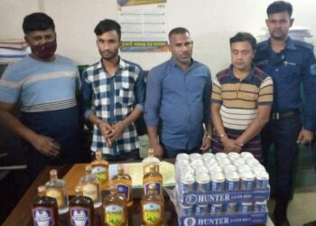 অনিহার পরও ফতুল্লায় মদ ও বিয়ারসহ গ্রেফতার-৩