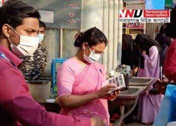 নারায়ণগঞ্জে মাস্ক পরা নিশ্চিত করতে জরিমানা