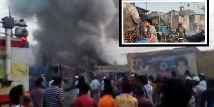 ফতুল্লায় কাপড়ের মার্কেটে আগুন