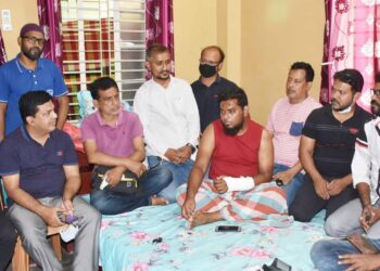 সন্ত্রাসী হামলা শিকার প্রিতমের পাশে নেতৃবৃন্দ