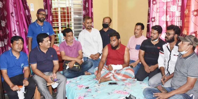 সন্ত্রাসী হামলা শিকার প্রিতমের পাশে নেতৃবৃন্দ