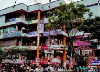 কোন আইন মানেনা সমবায় মার্কেট ! জেলা প্রশাসন একশনে