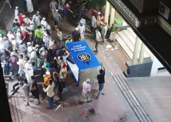 রয়্যাল রিসোর্টে হেফাজত নেতাকর্মীদের হামলা