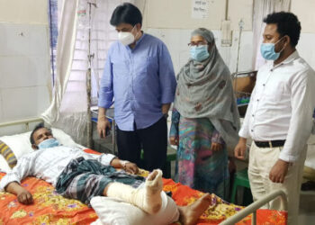 হেফাজত নির্যাতনের শিকার সাংবাদিকের পাশে এমপি খোকা