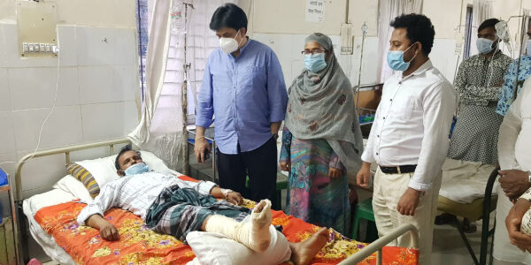 হেফাজত নির্যাতনের শিকার সাংবাদিকের পাশে এমপি খোকা