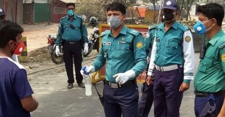 পুলিশের সব সদস্যকে ফুল হাতা শার্ট পরার নির্দেশ