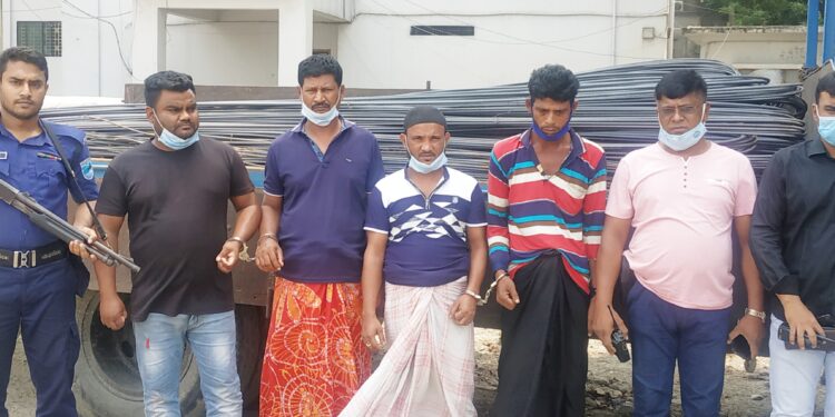 সেনাবাহিনীর ডিএনডি প্রকল্পের রড লুটে ৪ ডাকাত গ্রেফতার