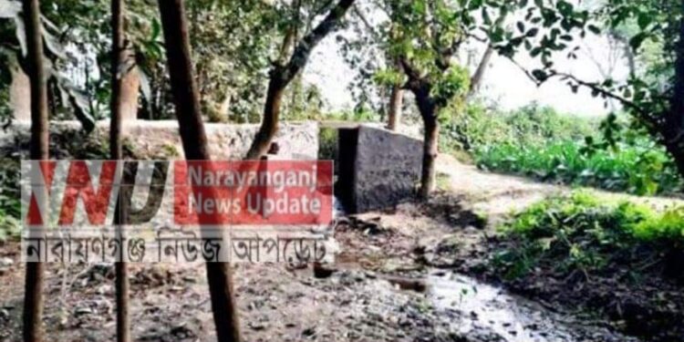 রূপগঞ্জে ২০ ফুট খালের ৪ ফুট কালভার্ট !
