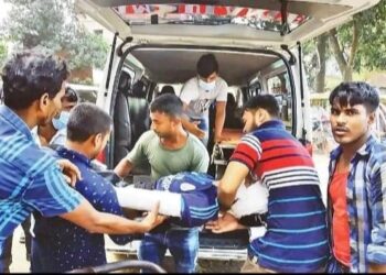 “এলোমেলো করে দে মা, চেটেপুটে খাই !”