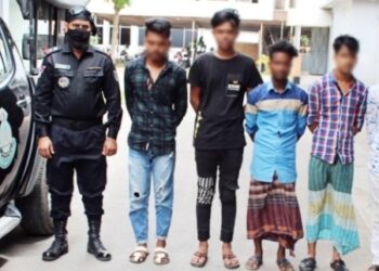 সিদ্ধিরগঞ্জে কিশোর গ্যাংয়ের ৮ সদস্য গ্রেফতার