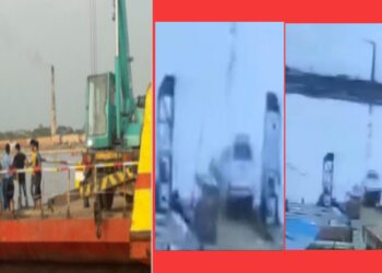 ফতুল্লায় ফেরীঘাটে যাত্রীবাহি মাইক্রোবাস বুড়িগঙ্গায় !