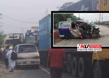 ট্রাকের ধাক্কায় অ্যাম্বুলেন্সের দুই যাত্রী নিহত