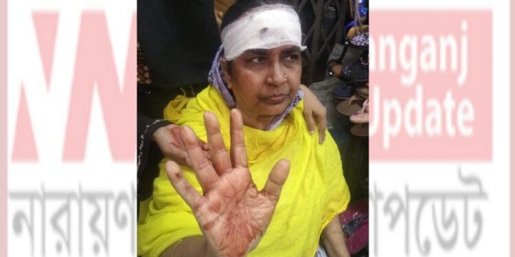 জুতার দর-কষাকষি করায় ! ফুটপাত দখলকারীর কান্ড