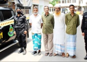 ফতুল্লায় ৪ প্রতারক গ্রেফতার