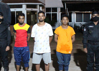 টানবাজার সুইপারপট্টি থেকে ৩ মাদক ব্যবসায়ী গ্রেপ্তার