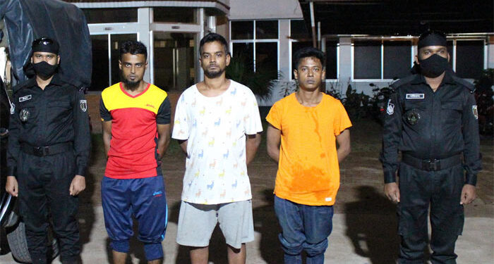 টানবাজার সুইপারপট্টি থেকে ৩ মাদক ব্যবসায়ী গ্রেপ্তার