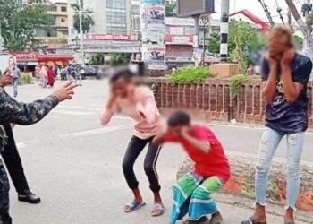 টিকটক করতে এসে কান ধরে ওঠবস