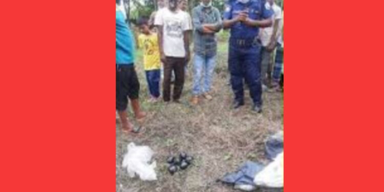 আড়াইহাজারে কবরস্থানে বোমা !