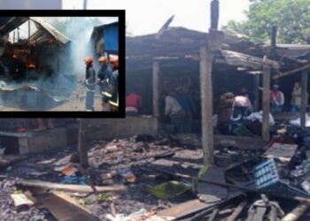 নারায়ণগঞ্জে ফলের আড়তে আগুণ