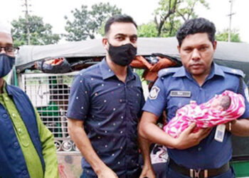 রূপগঞ্জে চলন্ত বাসে সন্তান প্রসব, পুলিশকে মায়ের ধন্যবাদ