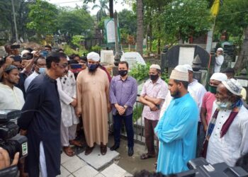 ‘কবরস্থানে শ্মশানের মাটি’- শামীম ওসমানের ক্ষোভ ও আল্টিমেটাম