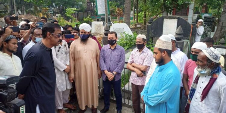 ‘কবরস্থানে শ্মশানের মাটি’- শামীম ওসমানের ক্ষোভ ও আল্টিমেটাম