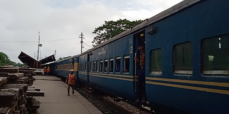 চালু হলো নারায়ণগঞ্জ রুটে ট্রেন