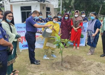 মুজিববর্ষে নারায়ণগঞ্জ পুলিশ ও পুণাক কর্তৃক বৃক্ষরোপণ