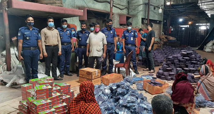 সিদ্ধিরগঞ্জে অবৈধ কারখানা, জরিমানা নাকি নেপথ্যে সখ্যতা ?