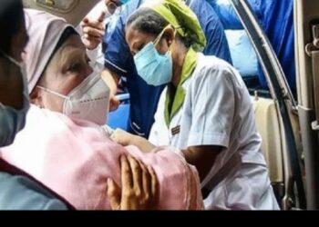 করোনার ২য় ডোজের টিকা নিলেন খালেদা জিয়া