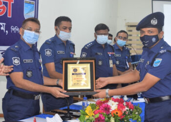 জুলাইয়ে নারায়ণগঞ্জ জেলার শ্রেষ্ঠ ওসি হলেন বন্দরের দীপক