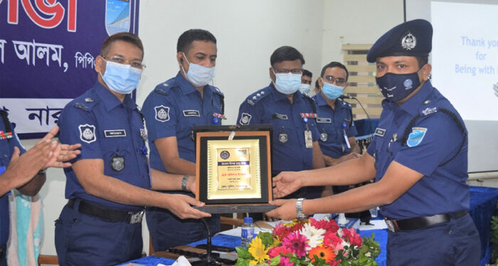 জুলাইয়ে নারায়ণগঞ্জ জেলার শ্রেষ্ঠ ওসি হলেন বন্দরের দীপক