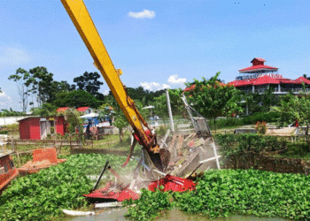 রূপগঞ্জে সাবেক মেয়র বাদশার বাড়িসহ ৪০ টি স্থাপনা উচ্ছেদ