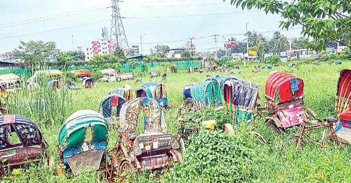 নষ্ট হচ্ছে কয়েক শ যান