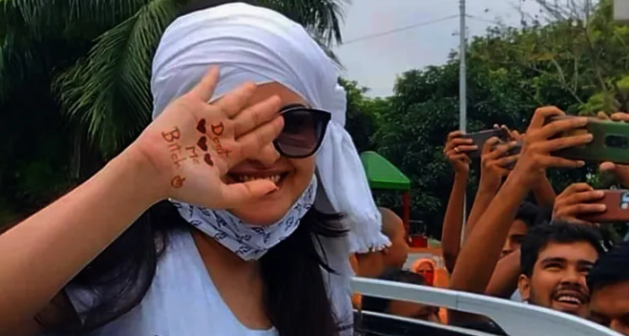 জেল থেকে বেরিয়ে পরীমনির ‘বিচ’ বার্তা নিয়ে তোলপাড়