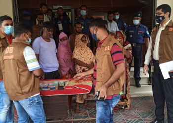 সেই চাঁদমারীর মাদক সম্রাজ্ঞী সীমাসহ গ্রেফতার ৫