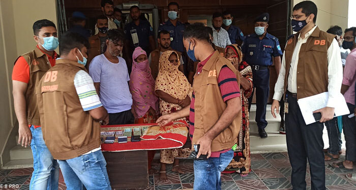 সেই চাঁদমারীর মাদক সম্রাজ্ঞী সীমাসহ গ্রেফতার ৫