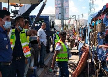 কাঁচপুরে হাইওয়ে পুলিশের উচ্ছেদ অভিযান