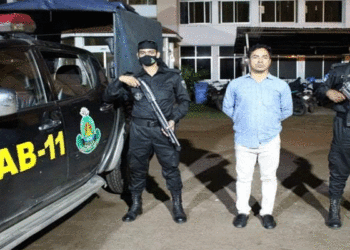 ভুয়া ডাক্তার আটক, খোদ চাষাড়াও রয়েছে এমন প্রতারক !