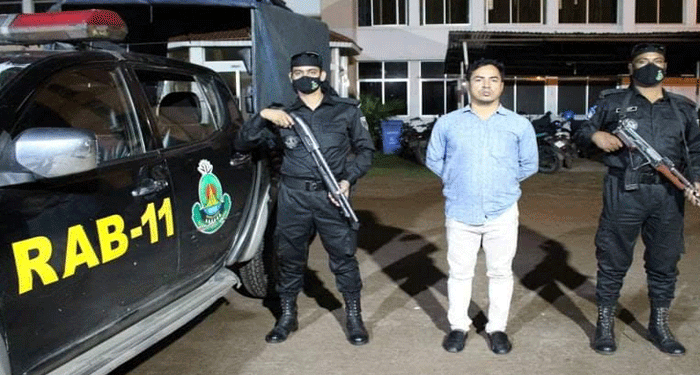 ভুয়া ডাক্তার আটক, খোদ চাষাড়াও রয়েছে এমন প্রতারক !