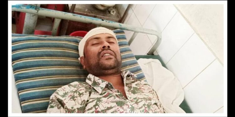 আড়াইহাজারে মলত্যাগে বাধা দেওয়ায় পিটুনী