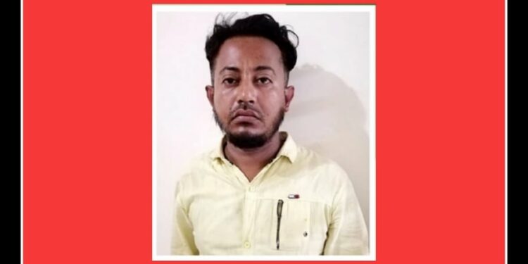 মোবাইল চুরি করে ব্ল্যাকমেইল, টাকা দাবীর পর গ্রেফতার