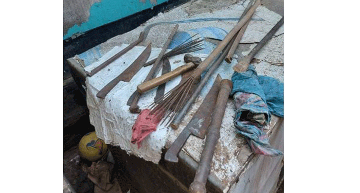 রূপগঞ্জে ককটেল ও দেশীয় অস্ত্রসহ গ্রেফতার ৩