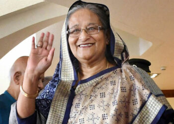 দেশে ফিরলেন প্রধানমন্ত্রী